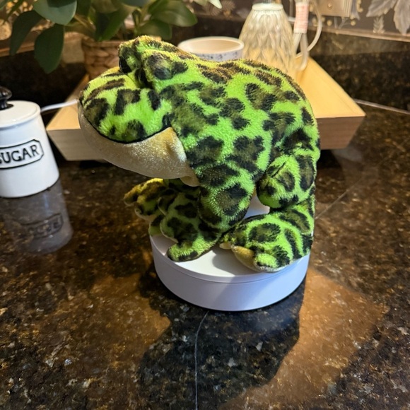 Webkinz Green Plush Frog Toy for Reptile Pets. Ganz - Picture 4 of 6
